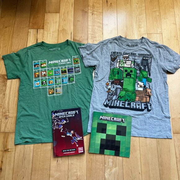 Minecraft Youth L Short Sleeve Tee Graphic T Shirt & Books Bundle - Lot of 4 - Picture 1 of 4